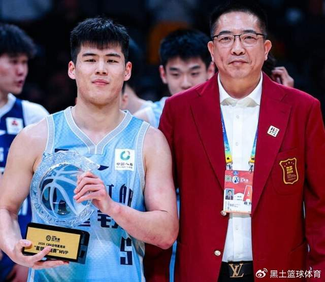 体育娱乐-17投砍26分6板4助!广东20岁锋线新星闪耀星锐赛,值得杜锋更多信任|广东男篮|陈家政|体育赛事讨论|CBA全明星|三分球_新浪体育_新浪新闻