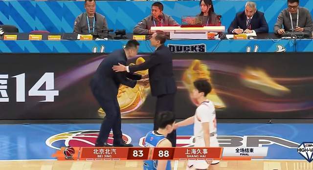 体育娱乐-梦回巅峰!上海19连胜锁定常规赛冠军,上次登顶是24年前姚明领军